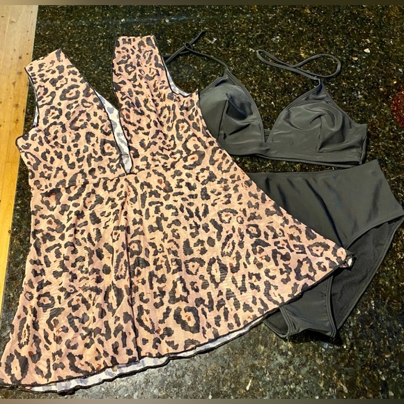 🏖️Shein 3 Piece Swim Set🏖️ NIP - Picture 2 of 8